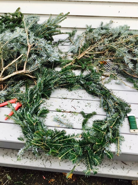 how to make a holiday wreath on a budget 