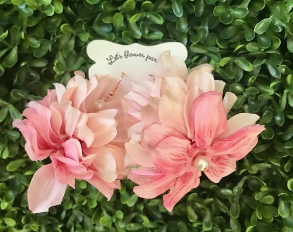floral earrings