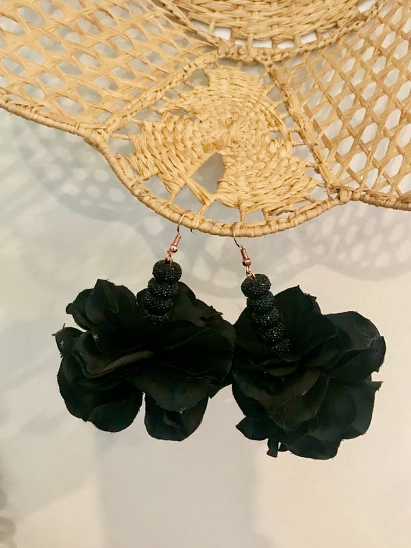 black flower earrings 