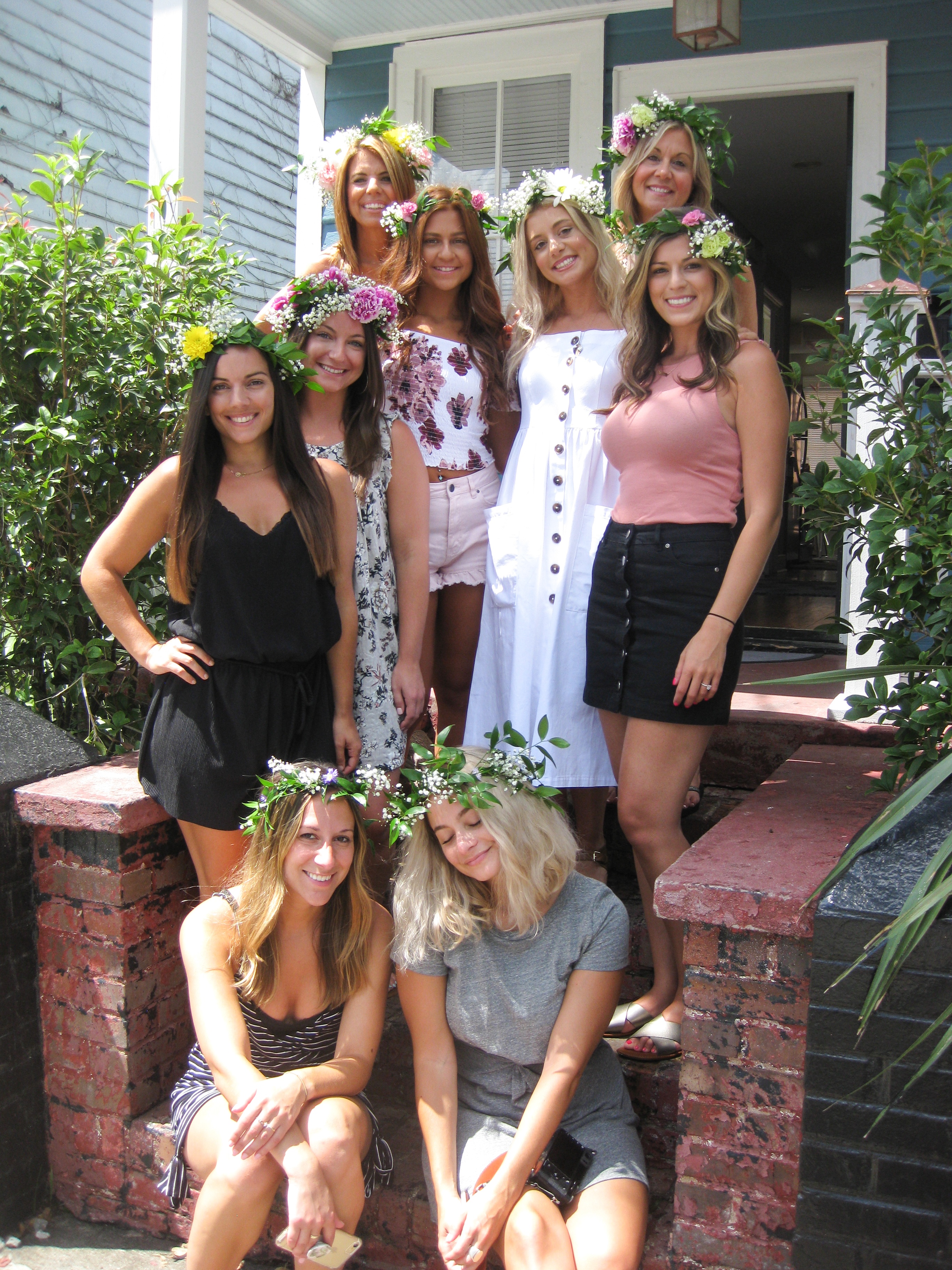 Molly B You saved to Fetes de Fleurs Charleston // DIY Floral Parties #CHARLESTONBACHELORETTE FUN! Create your own DIY floral crown!
